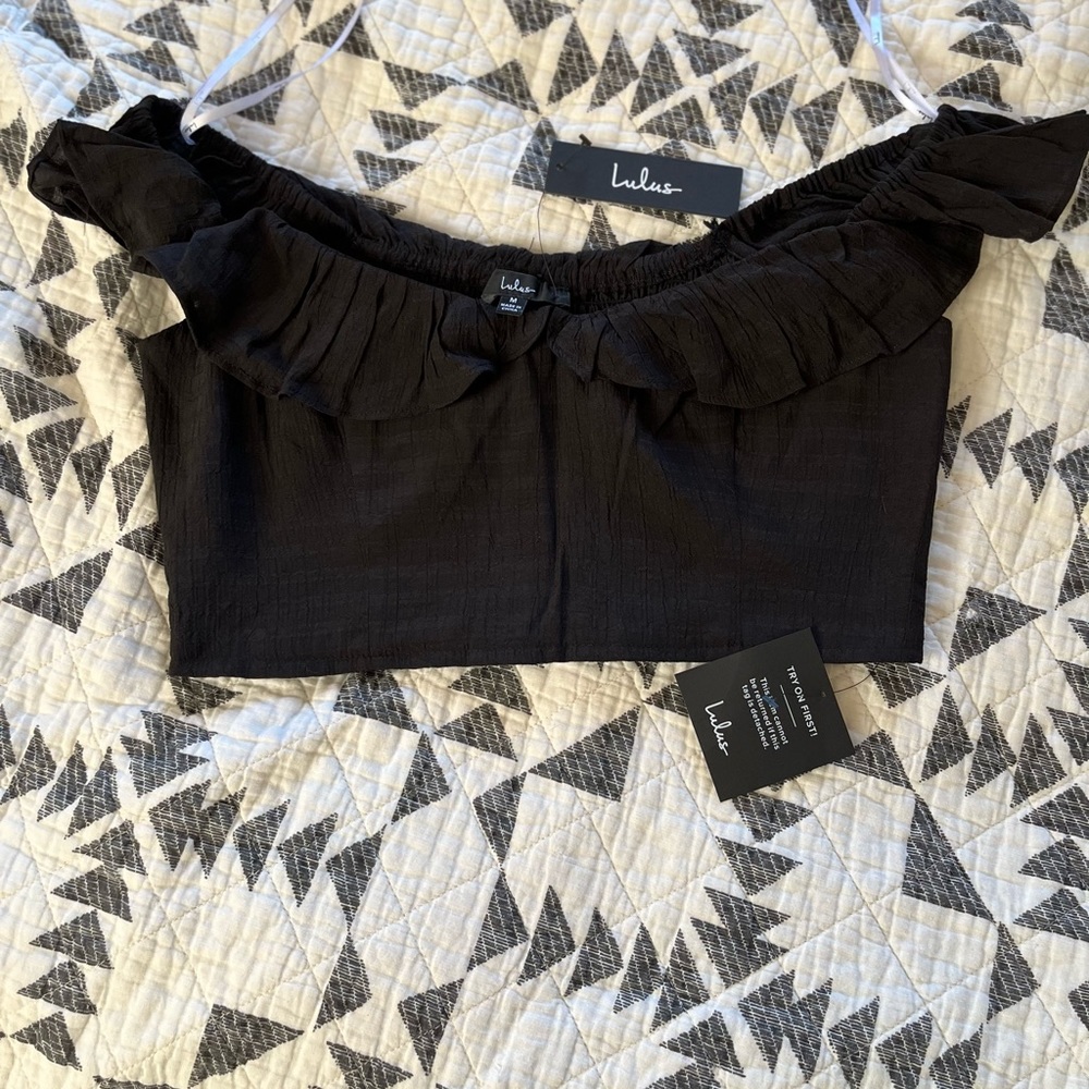 NWT- Lulu’s off-the-shoulder ruffle crop top
